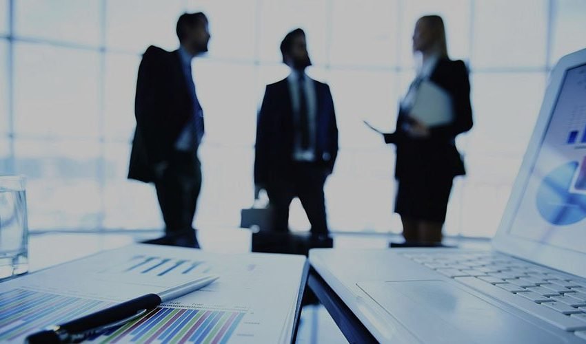  10 Clés pour Comprendre l’Erreur Fondamentale d’Attribution et ses Implications pour le Management